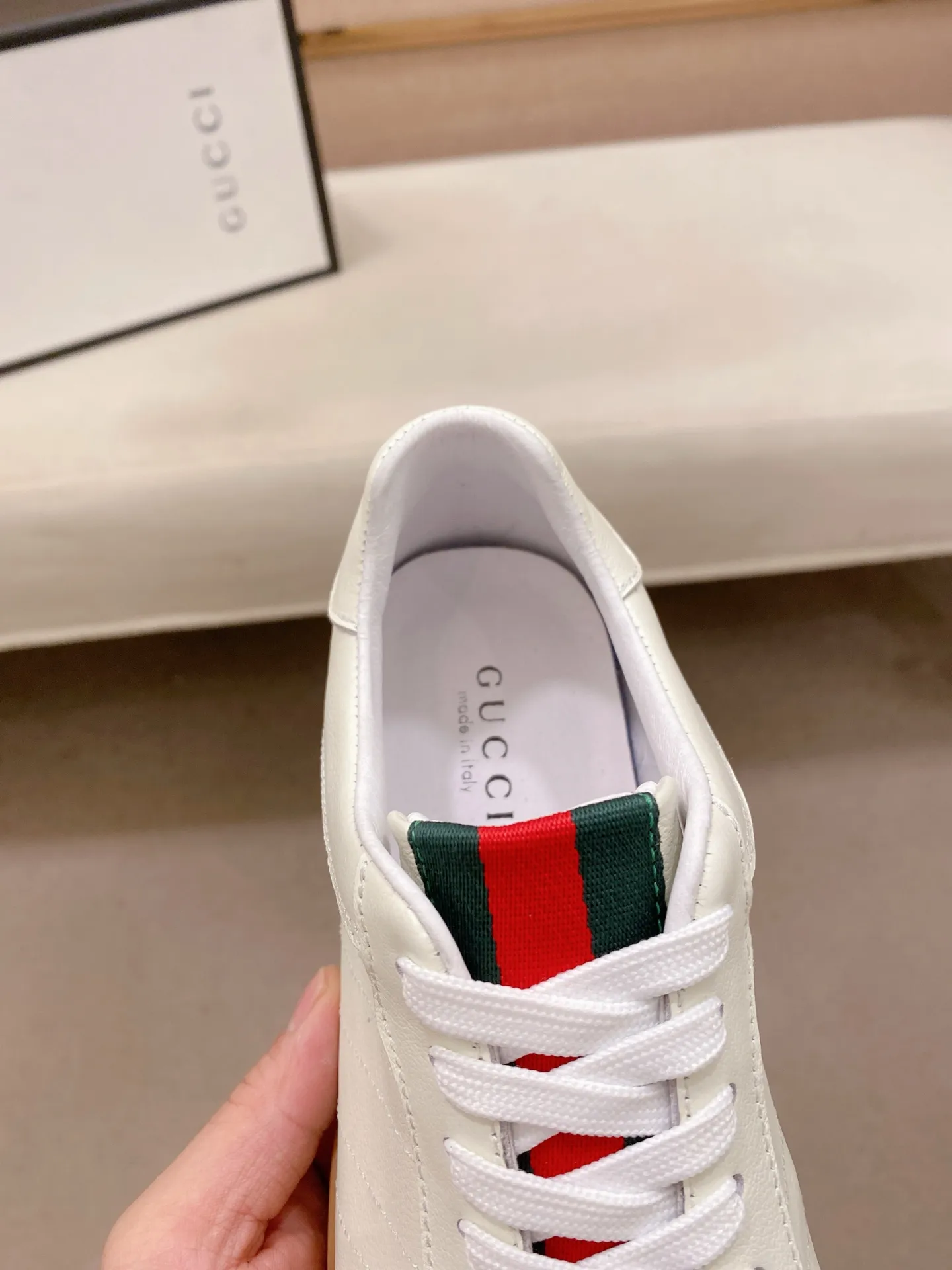 Men's shoes 💰 462💰The new GUCCI (Gucci) counters are launched simultaneously. The new men's shoes, 😘fabrics are selected from imported cowhide, and the lining is sheepskin lining. 👍🏿 High-end ☄️ air-cushion molded anti-slip rubber outsole, exquisite lines, simple and elegant, comfortable and high-end for leisure travel. Code number: 38 to 44 (45 can be customized and cannot be returned or exchanged)